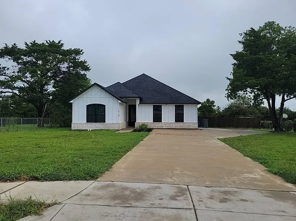 2727 W Camp Wisdom Rd, Dallas, TX 75237