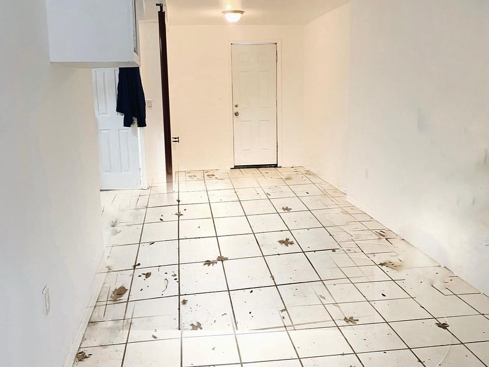 2nd image of 2942 Throop Ave #2