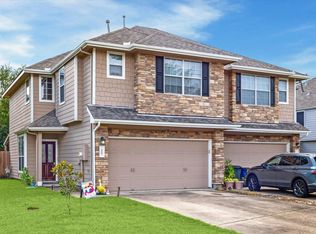 225 Drake Run Ln, Dickinson, TX 77539