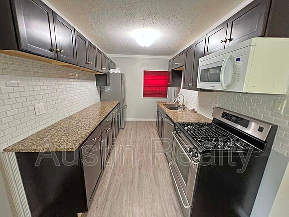 3rd image of 1910 Wengler Ave