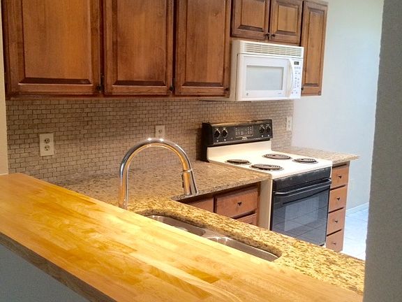 breakfast bar/kitchen