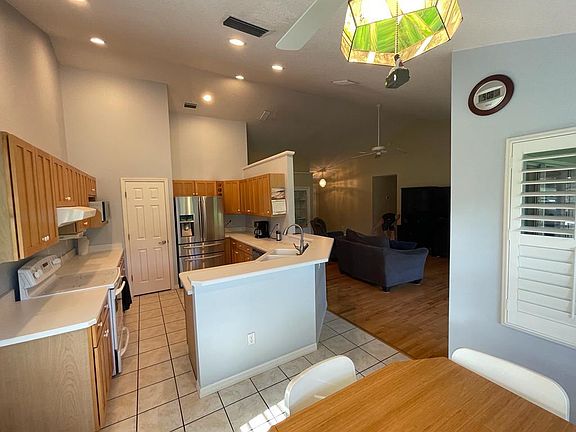 4th image of 301 Clonts St #A