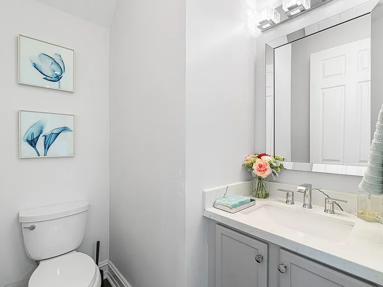 8300 Calabria Lakes Dr — Photo 12