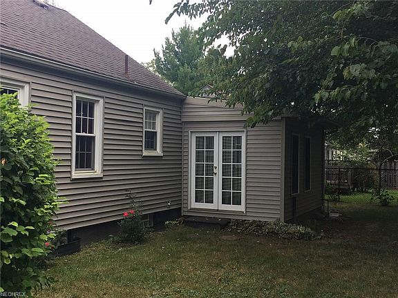3rd image of 244 N Main St