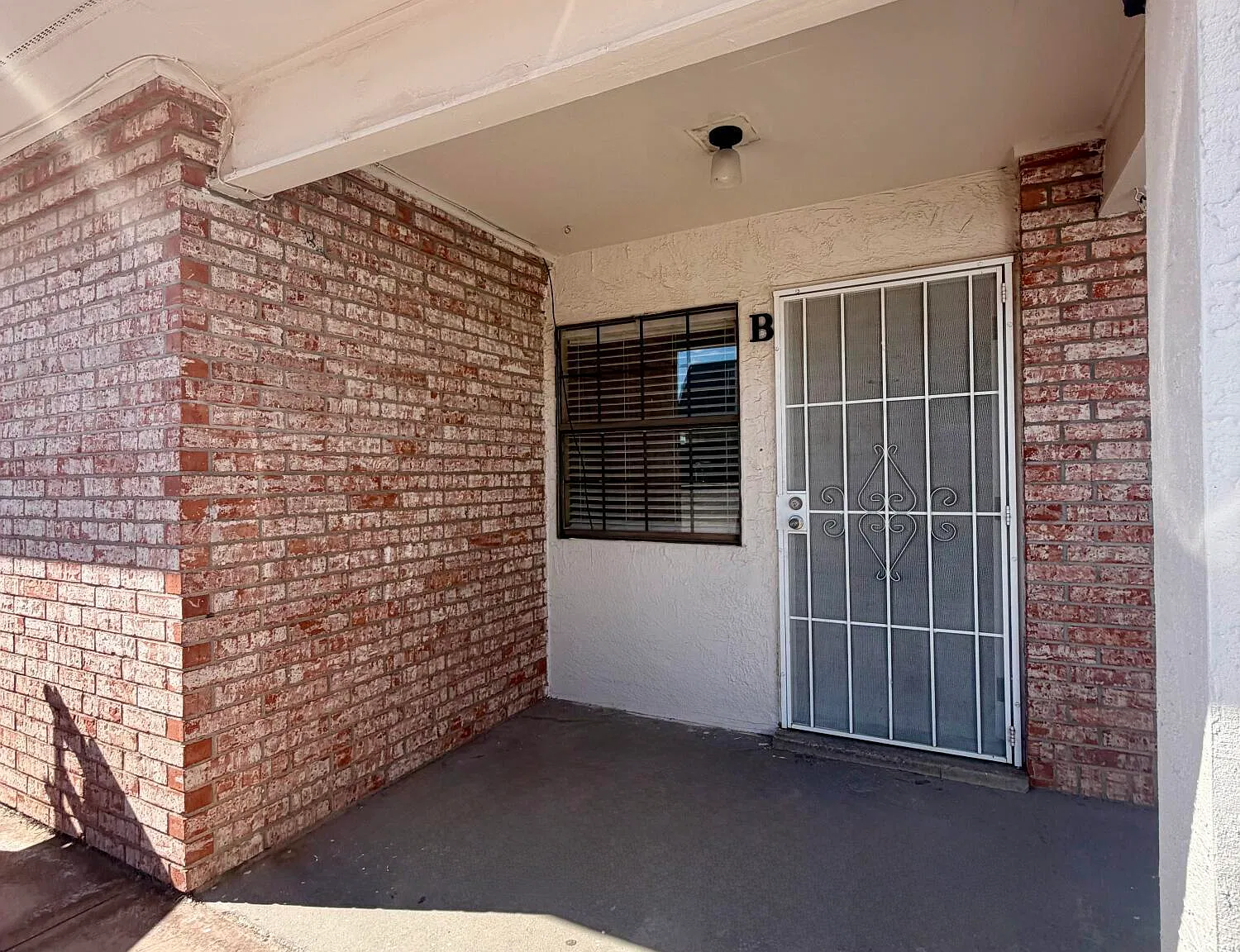 2 bed, 1.5 bath, 1204 sqft, $1,200 — Photo 2