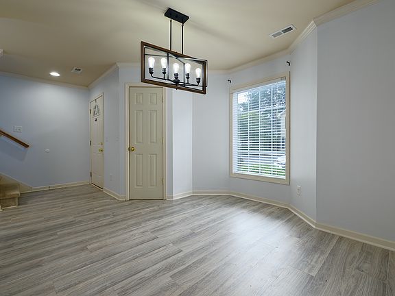 5th image of 1122 E Lee Rd