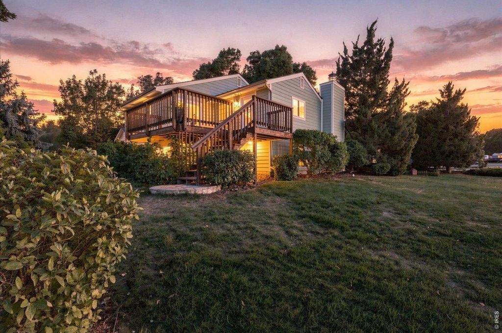 901 Bitterbrush Ln