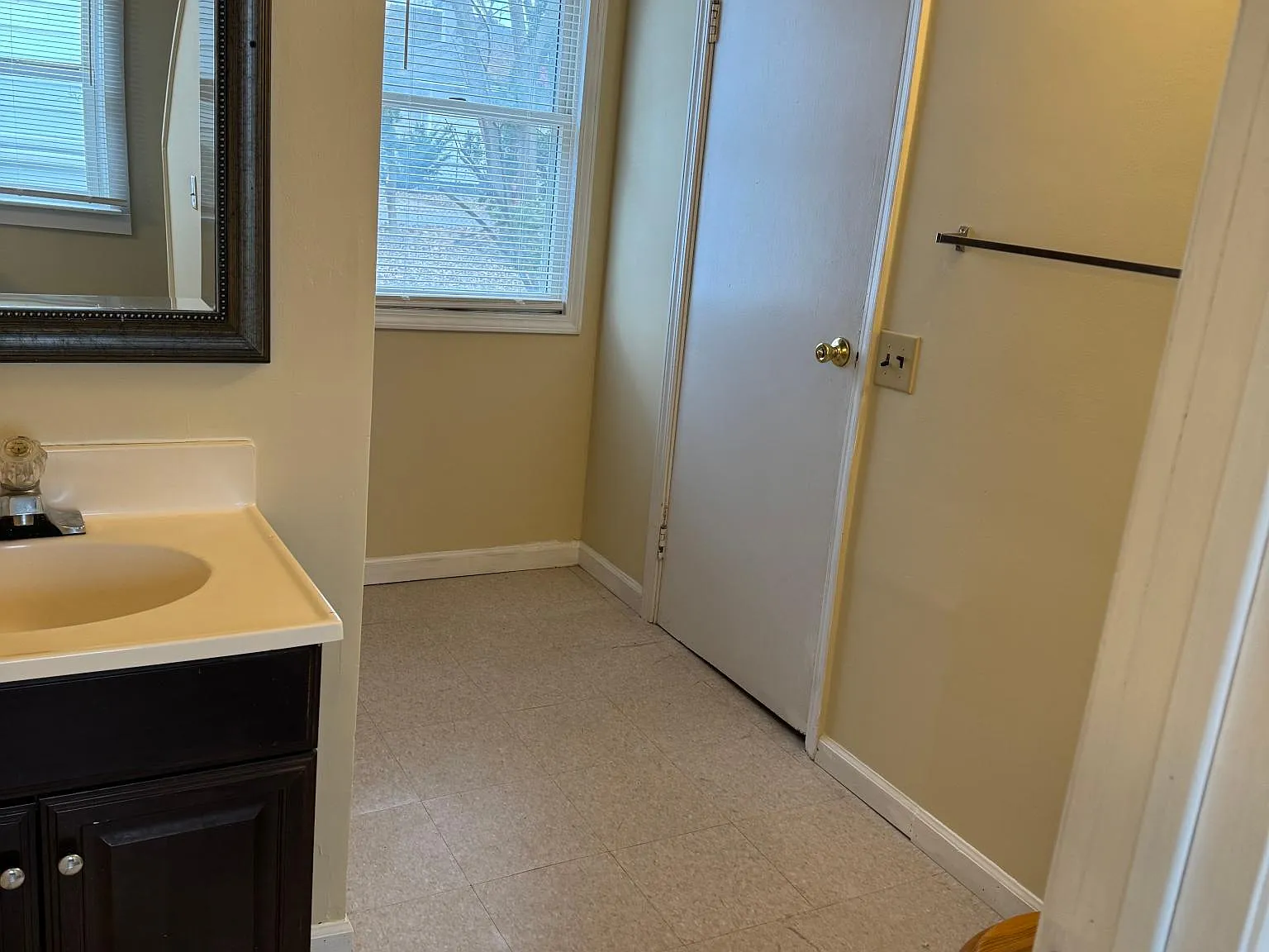 3 bed, 940 sqft, $1,800 — Photo 4