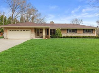 506 E Freistadt Rd, Thiensville, WI 53092