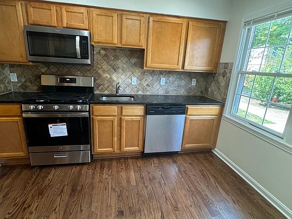 3rd image of 1951 Mayflower Dr