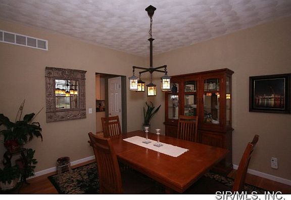 2nd image of 830 Indian Creek Dr