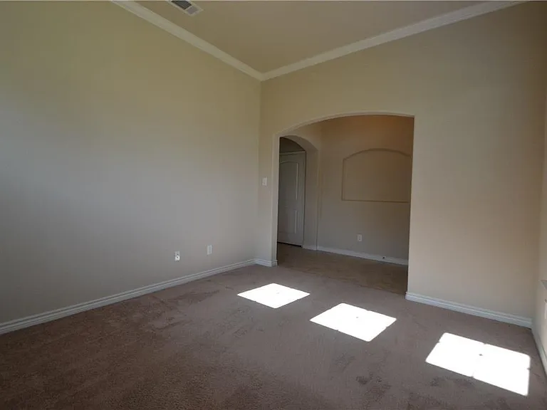 804 Willow Wood Dr — Photo 3