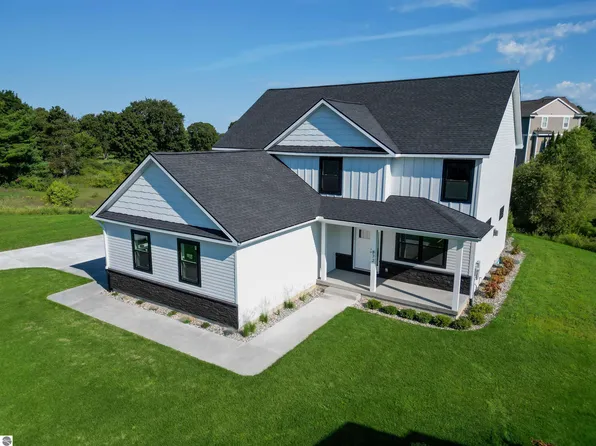 872 Vienna Way, Traverse City, MI 49696