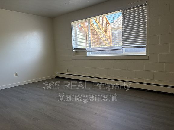 3rd image of 1231 Pleasant Acres Dr APT 4