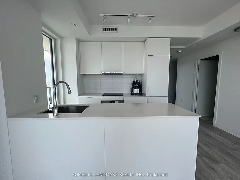 7 Golden Lion Hts #1803 — Photo 10