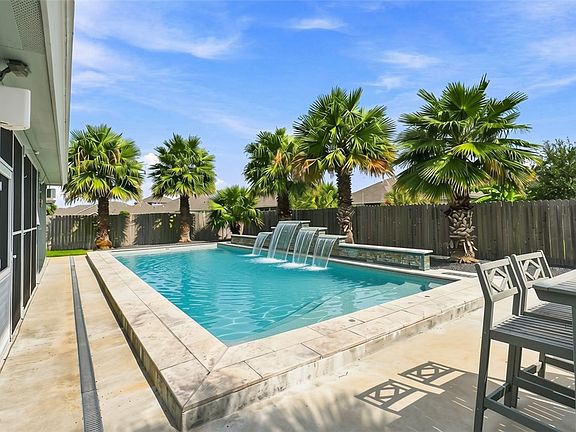 3rd image of 137 Angel Oak Dr