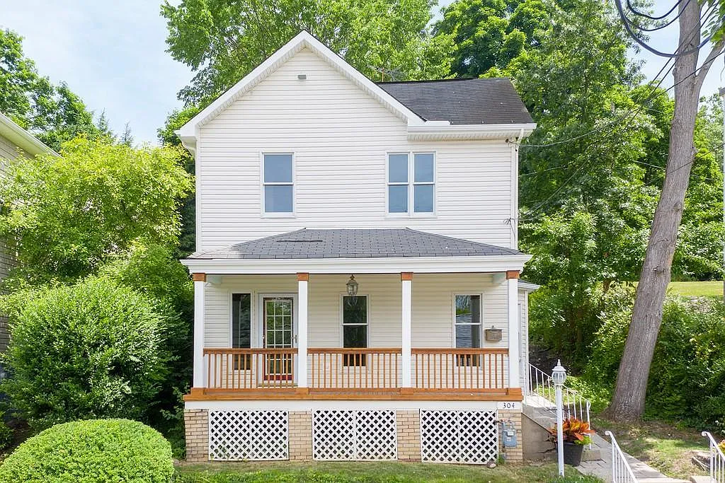 304 Highland Ln photo 1
