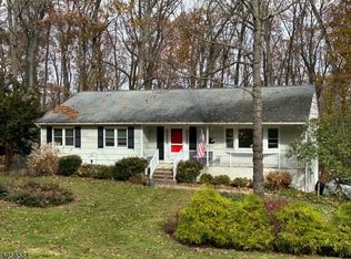 24 Decamp Dr, Boonton Township, NJ 07005