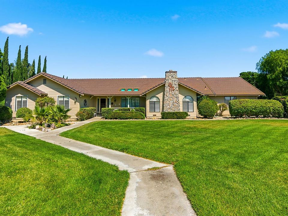 1st image of 23472 Los Ranchos Dr