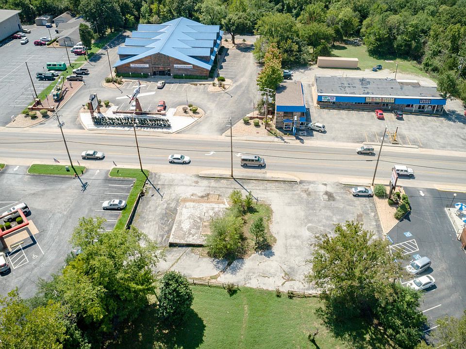 1st image of 1211 W 76 Country Blvd
