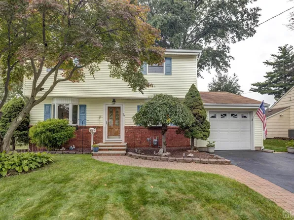 29 Hastings Rd, Old Bridge, NJ 08857