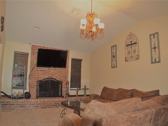 3rd image of 808 S Avery St