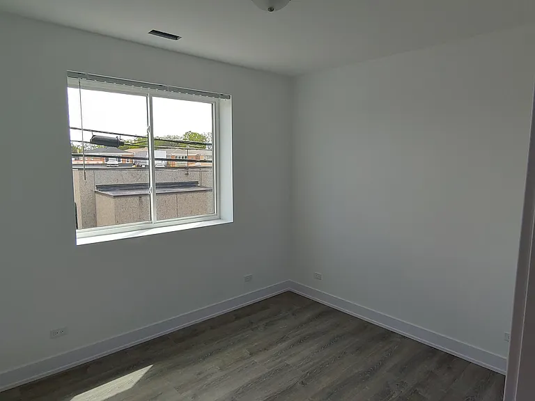 4414 N Austin Ave #100 — Photo 9