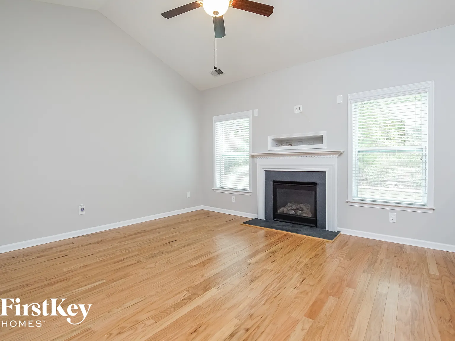 3 bed, 2.0 bath, 1673 sqft, $2,310 — Photo 3