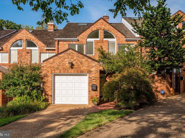 2453 N Wakefield Ct, Arlington, VA 22207