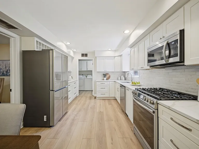 724 Yorkshire Dr — Photo 61