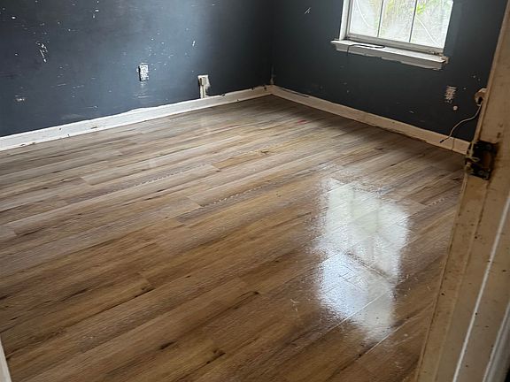 5th image of 914 Crossway Rd