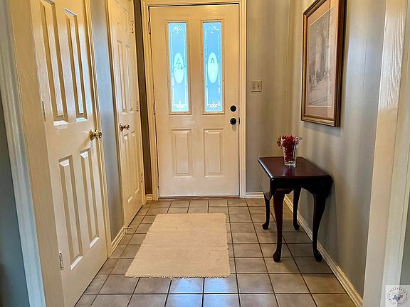 3rd image of 3805 E Castleridge Dr