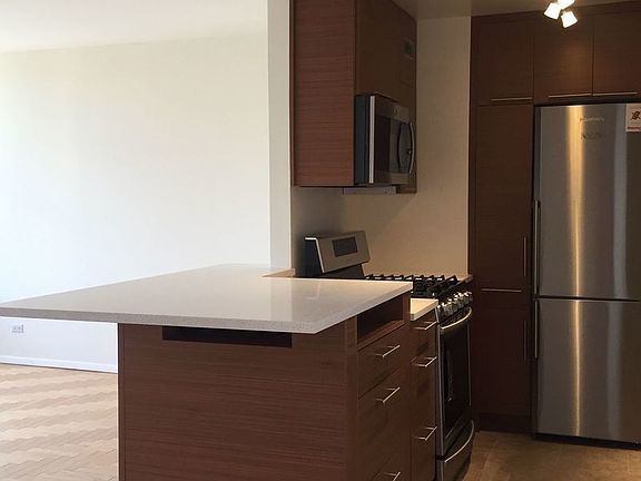 3rd image of 160 W 66th St APT 35F