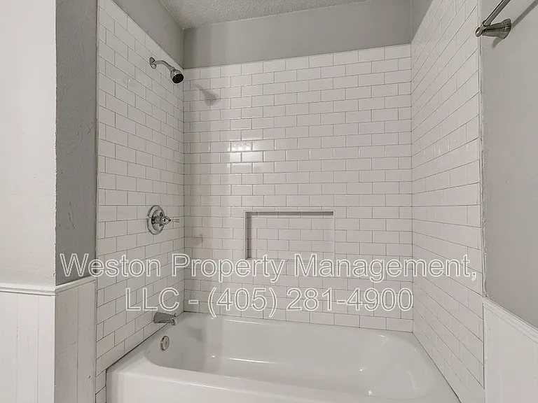 1011 Crown Dr — Photo 20