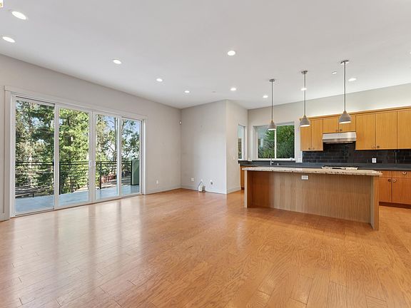 5th image of 5917 Balboa Dr