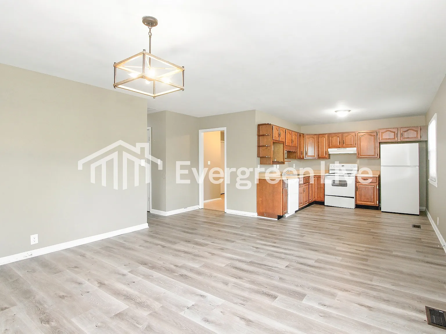 3 bed, 1.0 bath, 1036 sqft, $1,295 — Photo 4