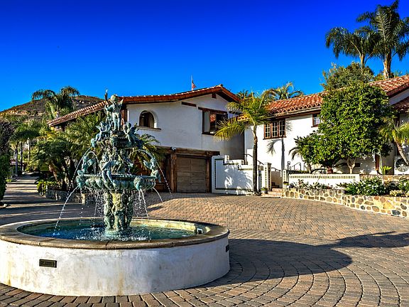 5th image of 2465 Catalina Ave