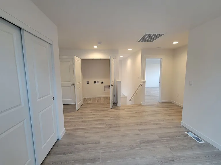 2744 Woodfern Ter — Photo 12