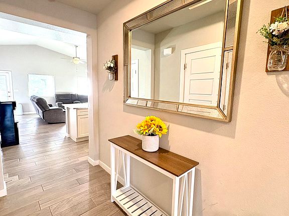 5th image of 11518 Wayne Carreon St