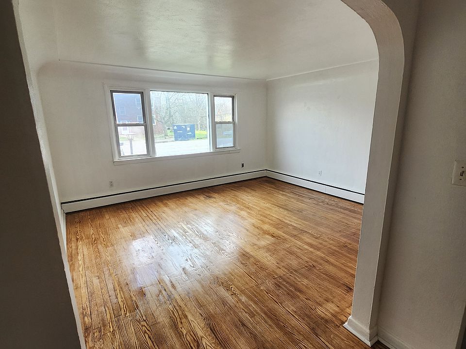 1st image of 3464 James Ave #2