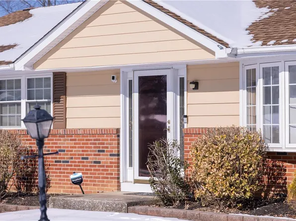 6885 Linden Cir, Macungie, PA 18062