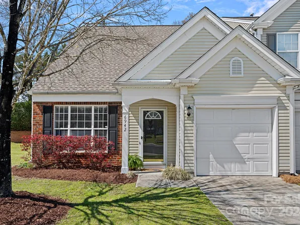 6942 Beverly Springs Dr, Charlotte, NC 28270