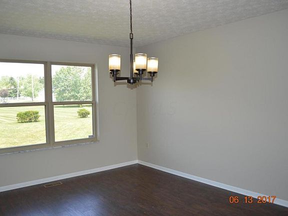 5th image of 634 Manchester Cir N
