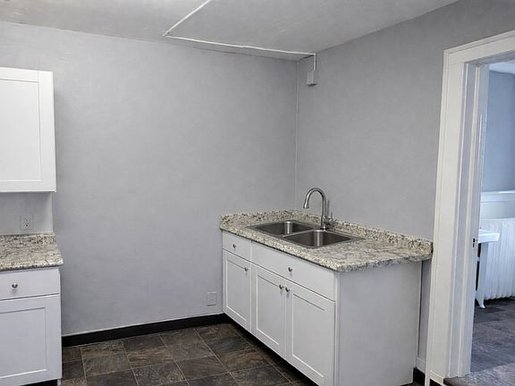 4th image of 118 1/2 E Washington Ave #2