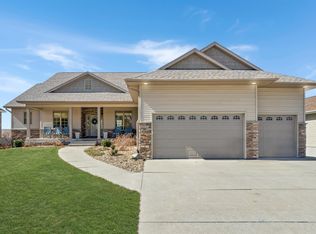 4121 Deena Dr, Cedar Falls, IA 50613