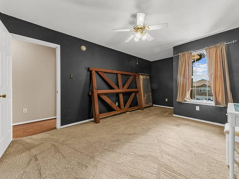 2203 Delaware — Photo 32