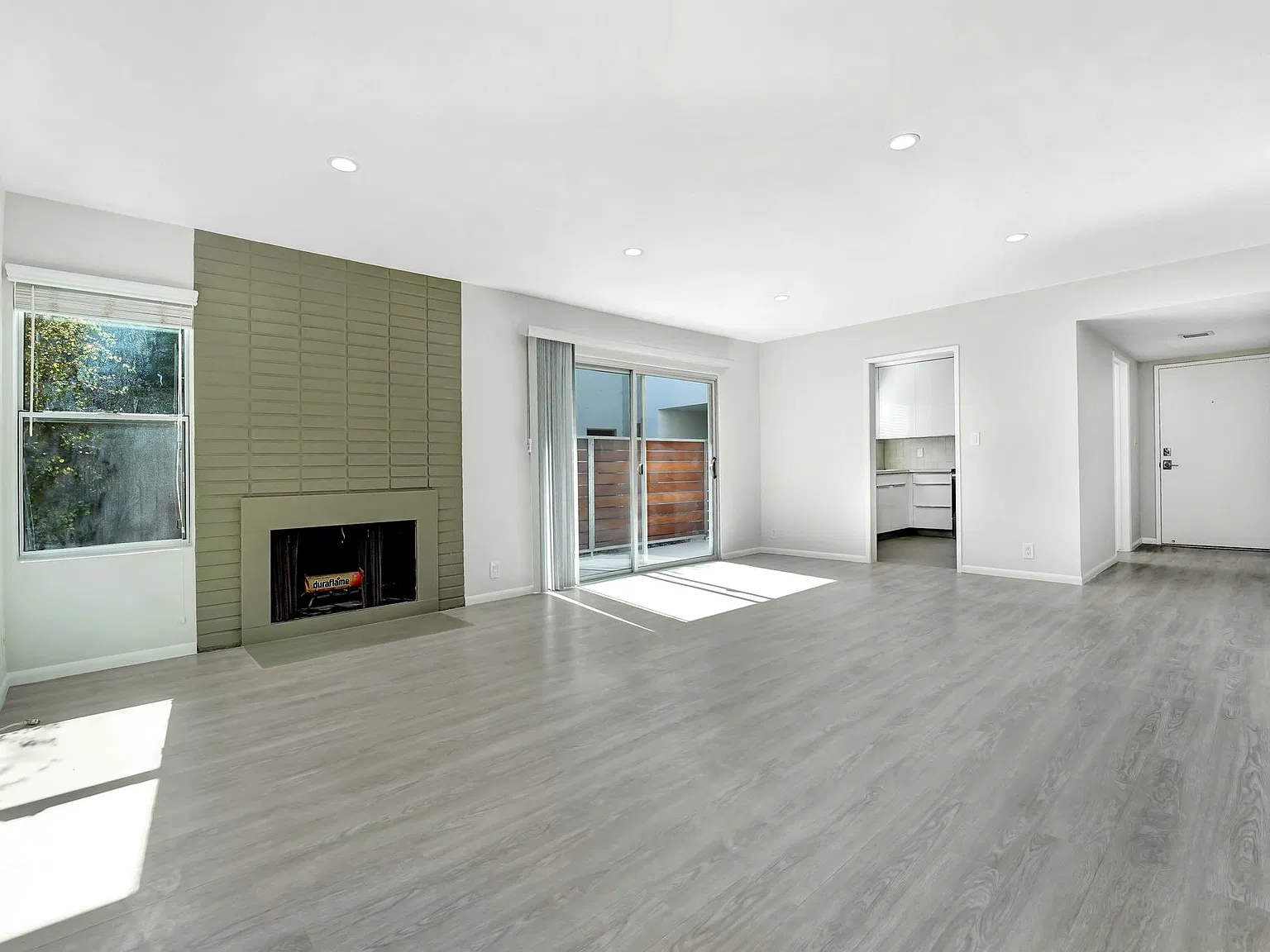 845 20th St - steps to Montana Ave! — Photo 2
