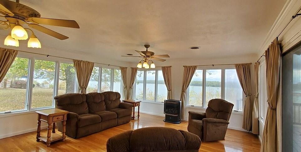 1st image of 709 Riverview Dr