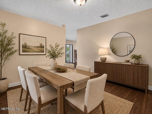 5th image of 831 WICKLOW Court