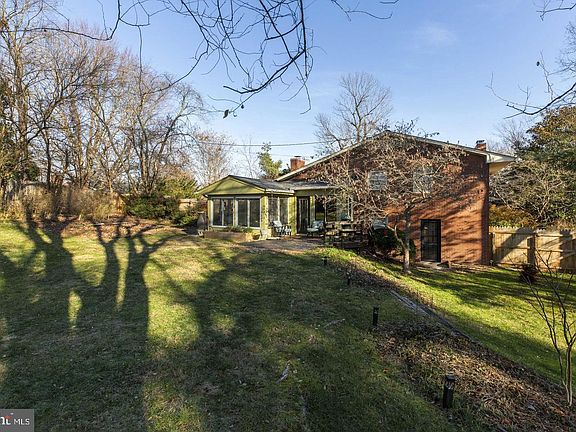 5th image of 9016 Weir St